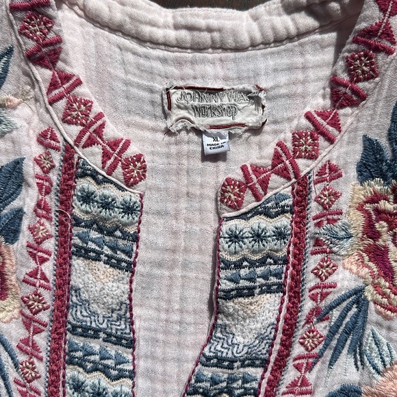 XL Johnny Was Workshop blouse. Lite pink waffle texture embroidered cotton top - Picture 3 of 16